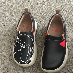 UIN Black and Red Artistic Women's Slippers